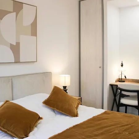 Modern In Near Paris Vanves